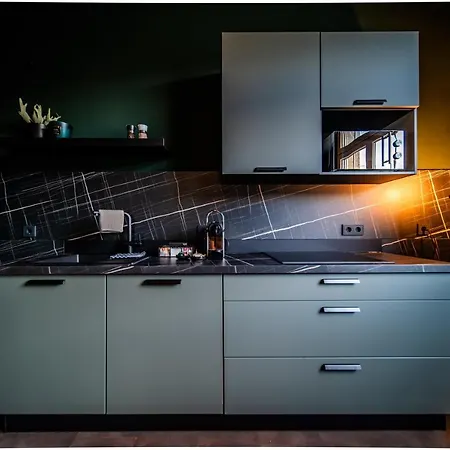 Llr Design Apartment Am Bahnhof - Emerald Green Κόμπλεντς