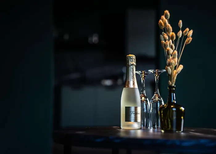 Llr Design - Emerald Im Zentrum Von Apartment